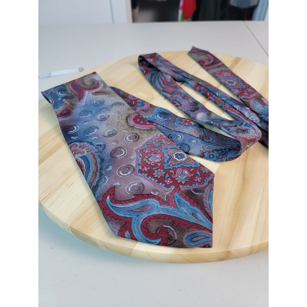 Je Suis Men's 100% Silk Paisley Tie Blue Red Gray USA Necktie